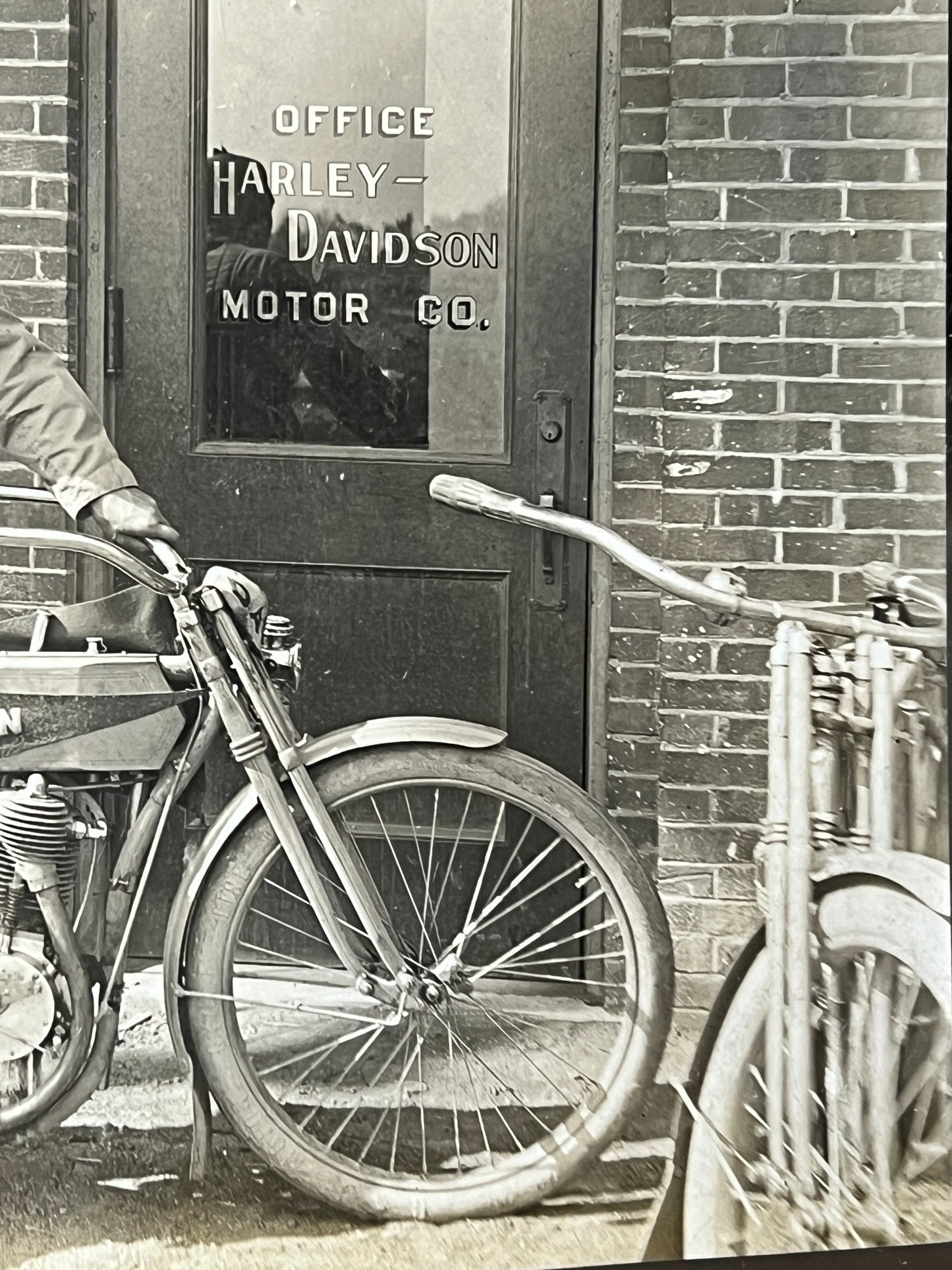 1910 Harley Single Factory Ad Photo w/ Dayton & Chicago Pennants